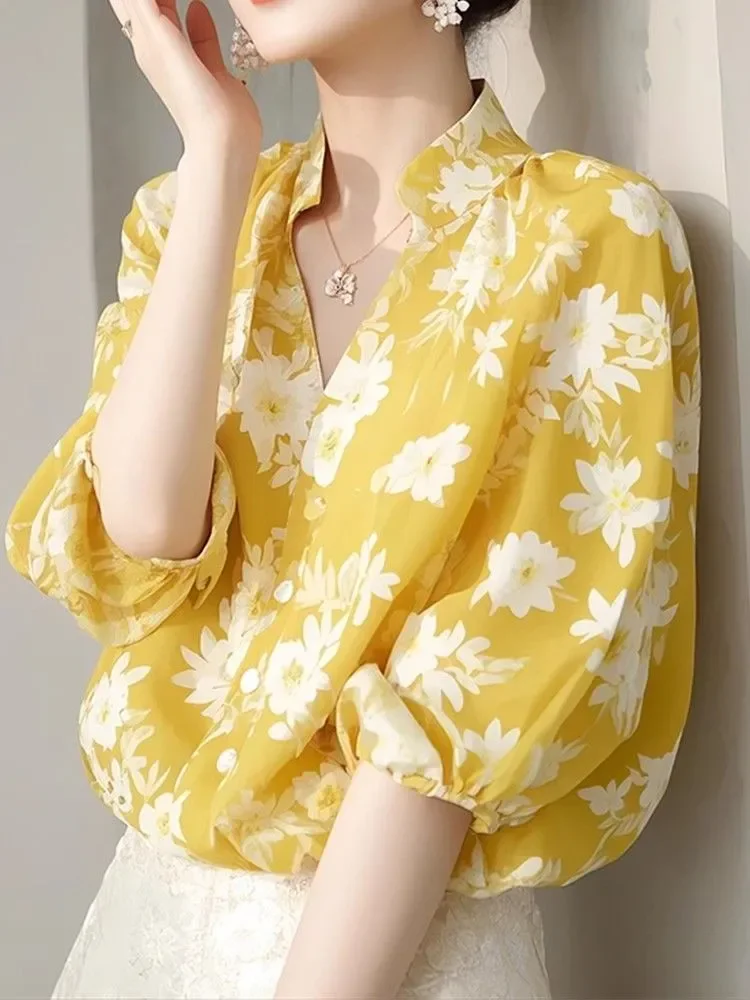 Elegant Chiffon Shirt Women's High-End Summer Fashion 2025 New Style Chic Top Beautiful Print Regular Fit V-Neck Short Sleeve