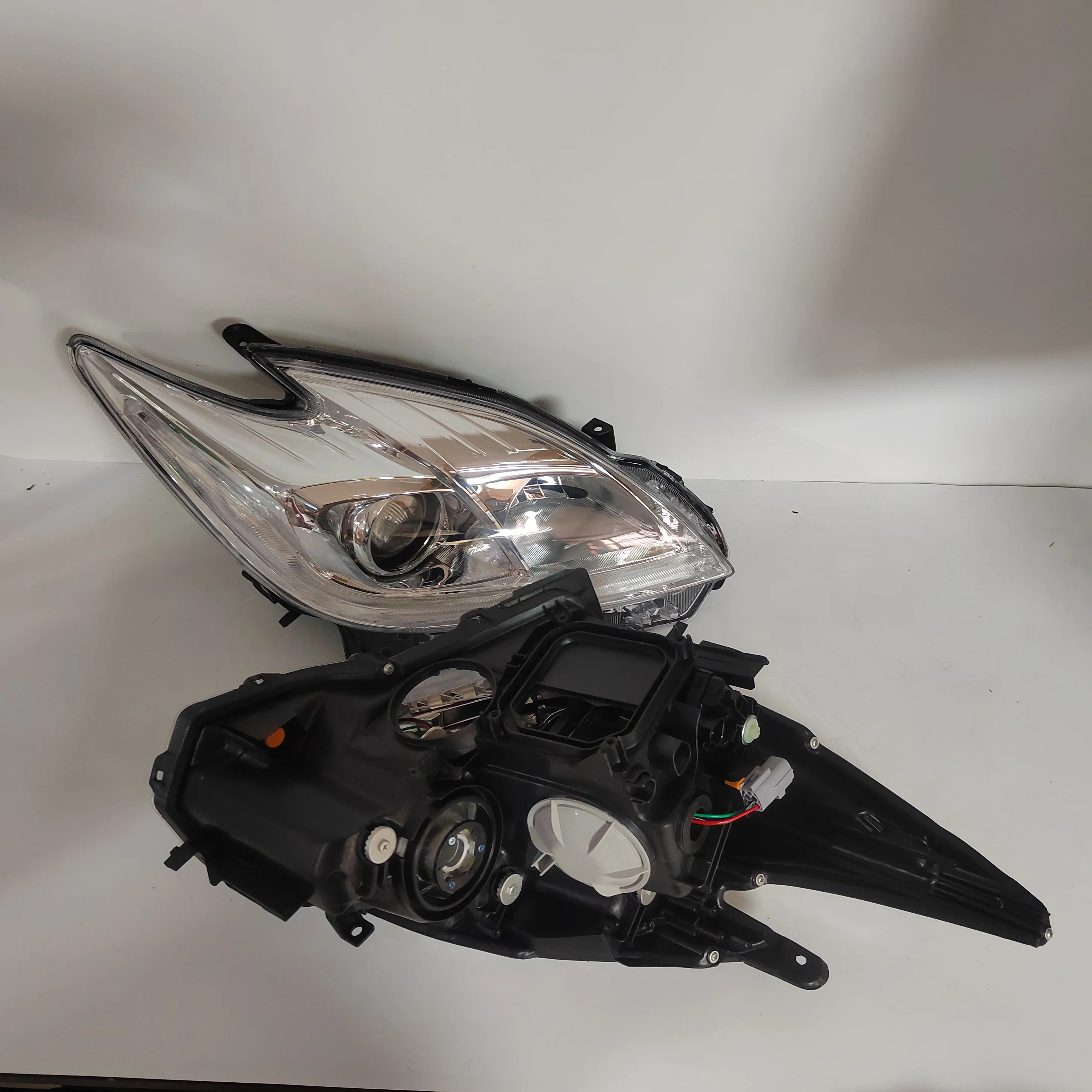 Car LED Headlight For Toyota Prius ZVW30 ZVW230L ZVW35 Headlamp