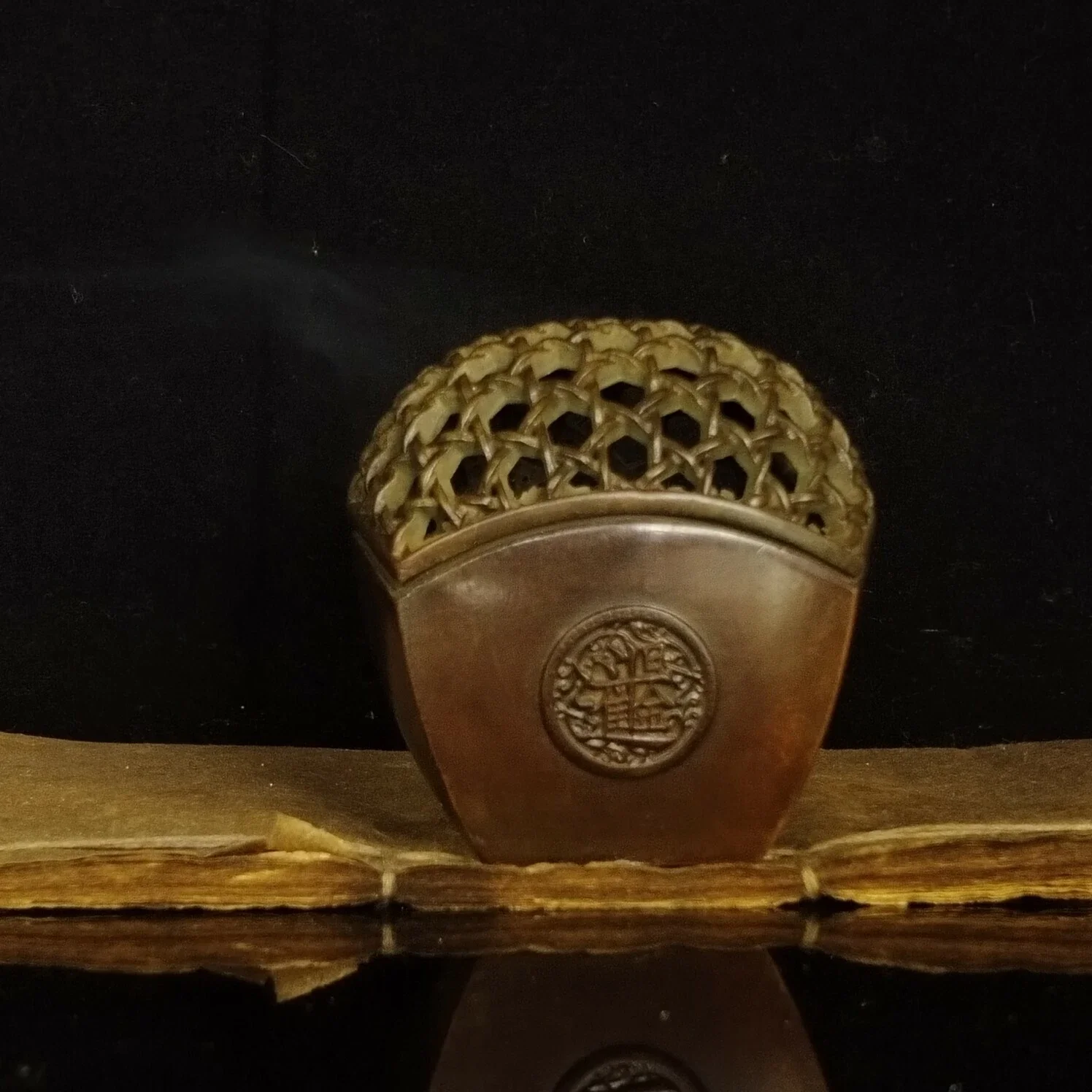 

Chinese antique bronze bucket-shaped hollow incense burner ornament
