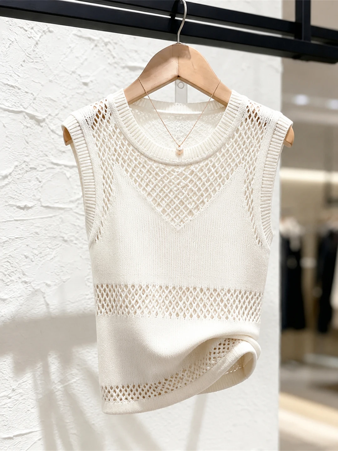 

Korean Style Hollow out Silk Knitted Vest Sleeveless round Neck Slimming Top Commute Summer Fashion 2026 Ice Silk Knitted Tan...