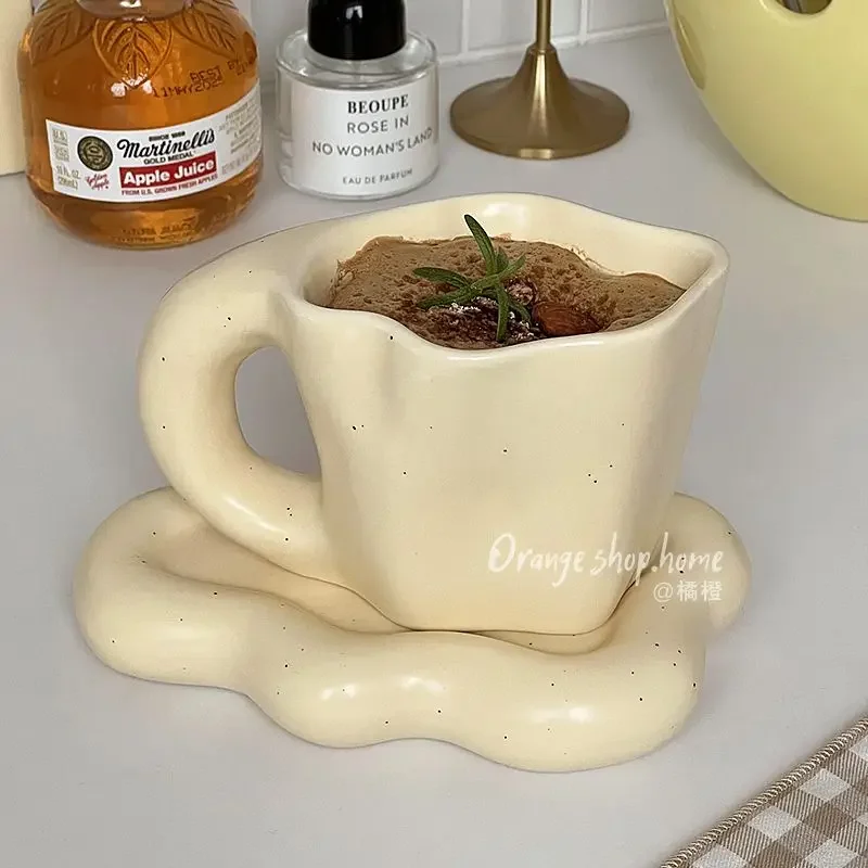 1 conjunto de copo e prato de cerâmica para café manchado de 300ml, copo criativo com alça gorda e pires para decoração de escritório e quarto de