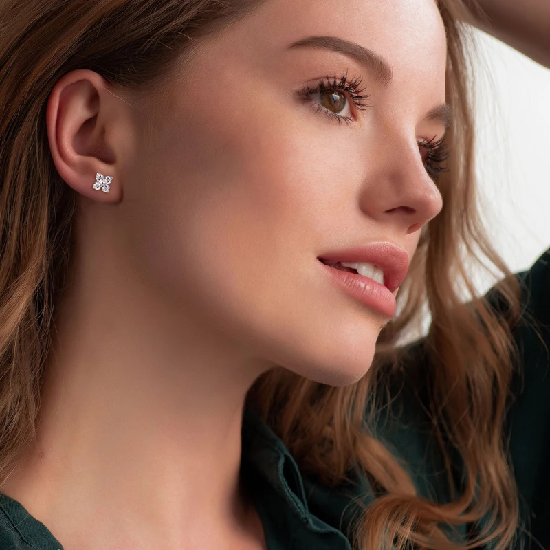 2025 Trendy Four Clover Moissanite Stud Earrings 925 Sterling Silver Flower Piercing Ear Jewelry for Women 3mm Lab Diamond Gifts