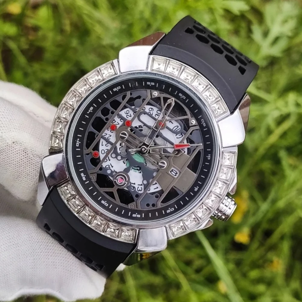 

Luxury Diamond Quartz Watch Men Skeleton Dial Colored Zircon Case Luminous Silicone Watches Male Analog Steampunk Clock Reloj