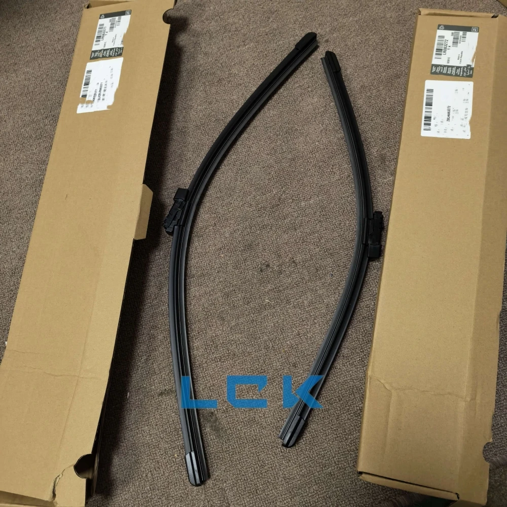 The front wiper is suitable for Discovery 5 17-22 Range Rover Sport Range Rover Executive LR106593 LR083271 LR083272