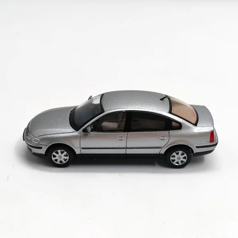 

Масштабная модель автомобиля B5 Sedan из сплава, 1:64, коллекционная, сувенирная, для демонстрации, подарок