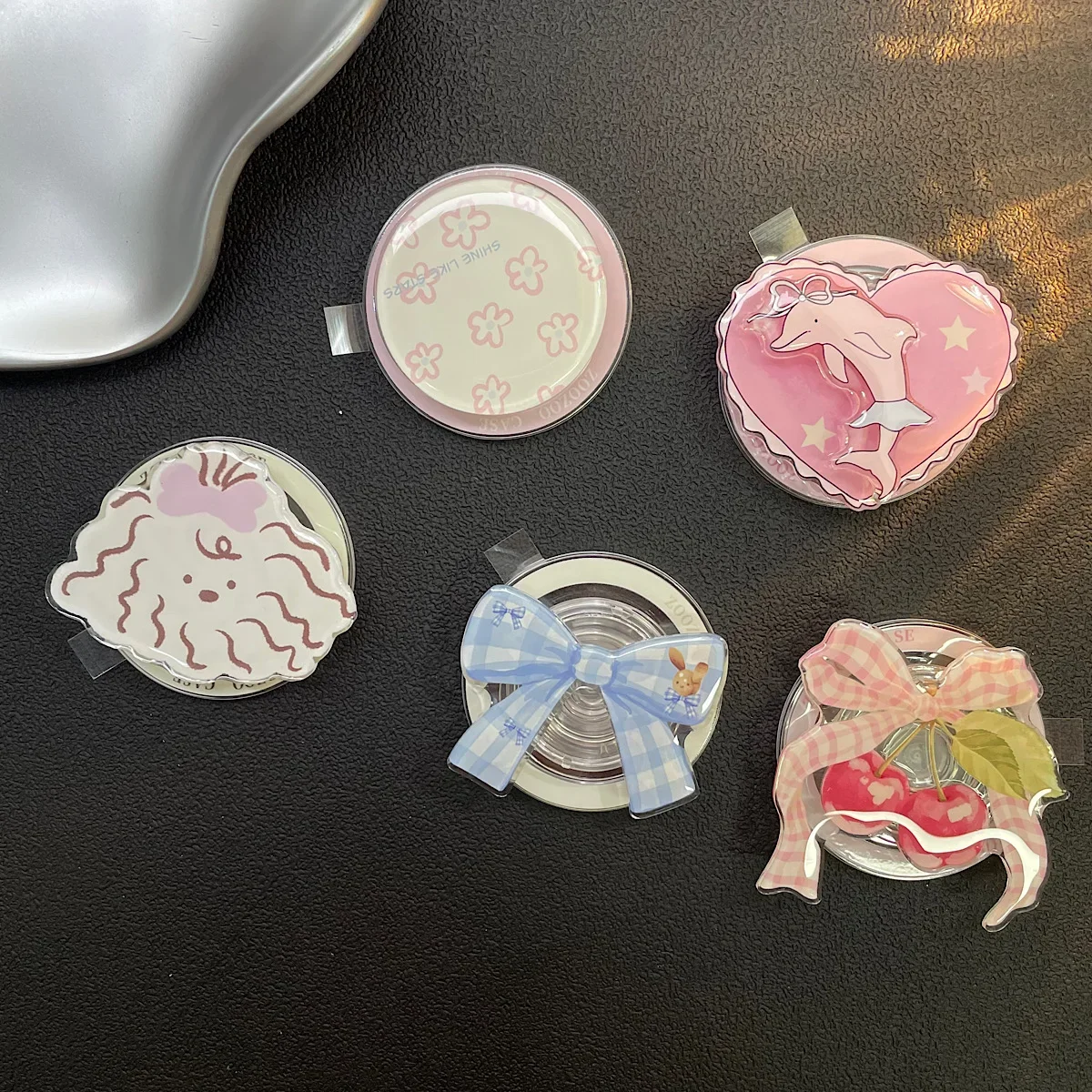 

Aimant Magnétique Mignon Cerise Chiot Dauphin Adapté Au Téléphone Портативный MagSafe Forte Adsorption Bureau Paresseux для IPhone