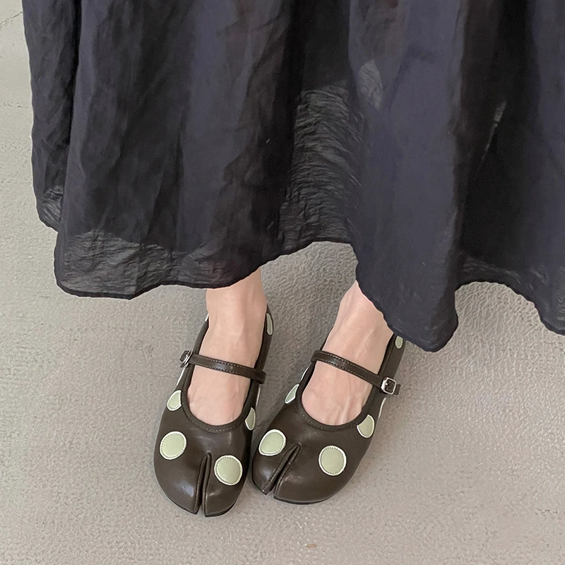 Big Polka Dot Women Retro Flats Mocasines Ballerina Shoe Mary Jane Style Tabi Ninja Shoes Split Hoof Toe Boat Shoes Female Shoes
