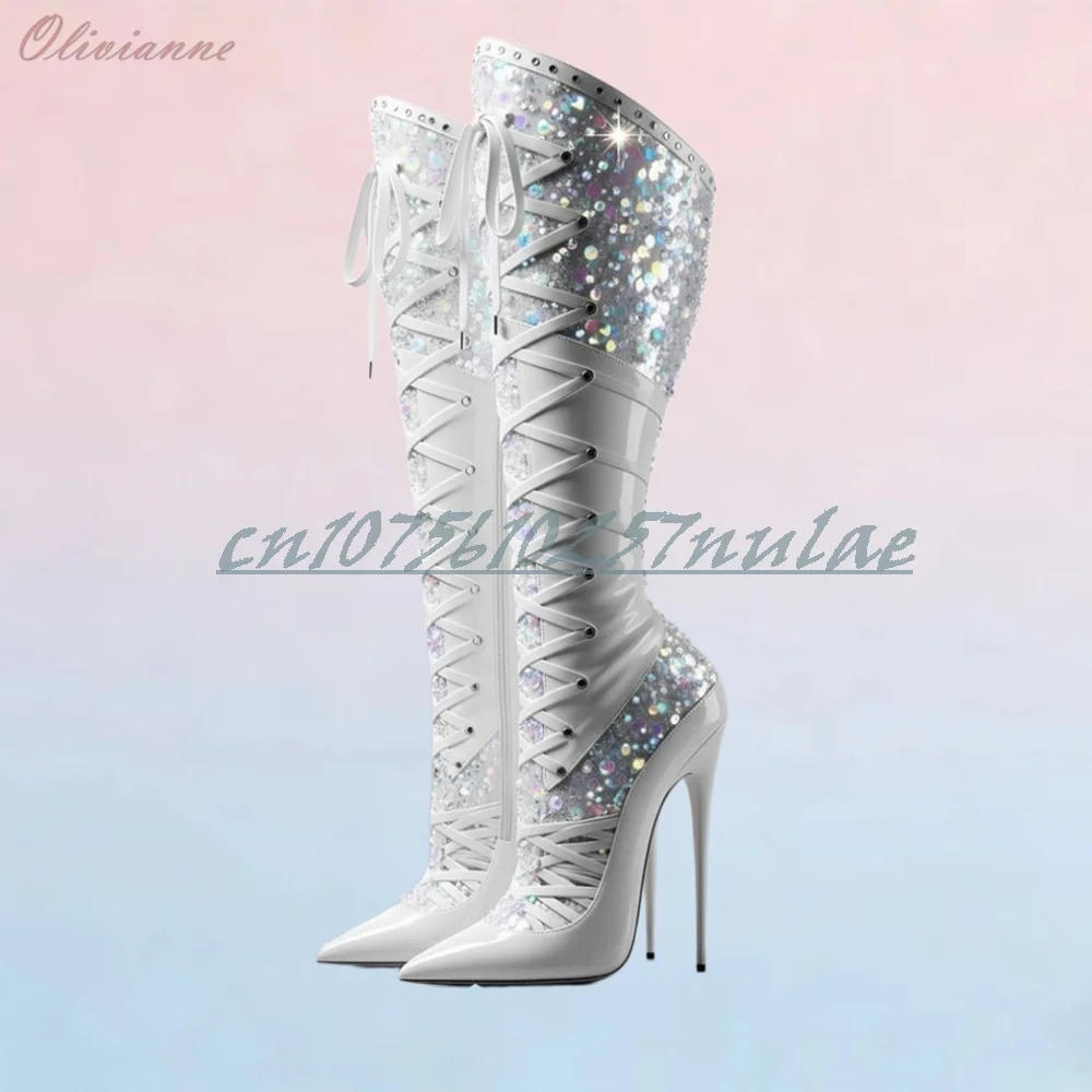 Weiße Glitzer-Pailletten Kniehohe Stiefel mit Riemendesign Vorne zum Schnüren Spitze Stiletto-Absatz Lackleder 2026 Damenschuhe