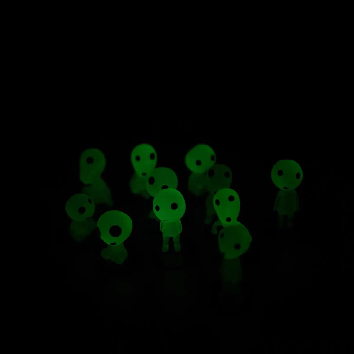 10Pcs Luminous Elves Mini Figures Fish Tank Decor Kodama Glow in The Dark Figures Garden Micro Flower Potted Landscape Ornament