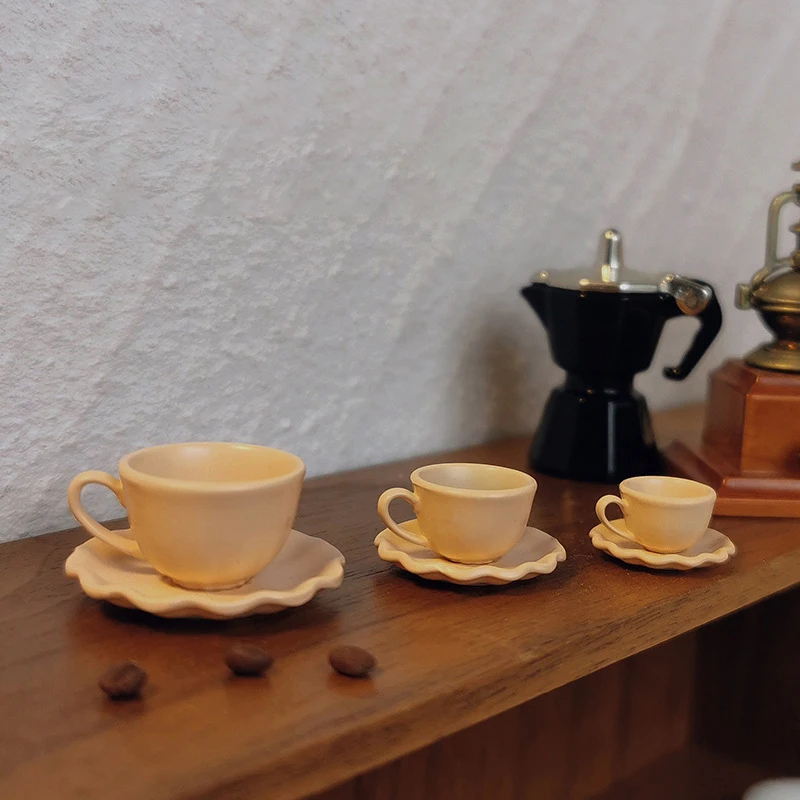 (.) 2Pcs Mini Cup Drinks Model Toys Miniature Dollhouse Dessert Latte Coffee Mug Dish Set Doll Accessories Kids Gift