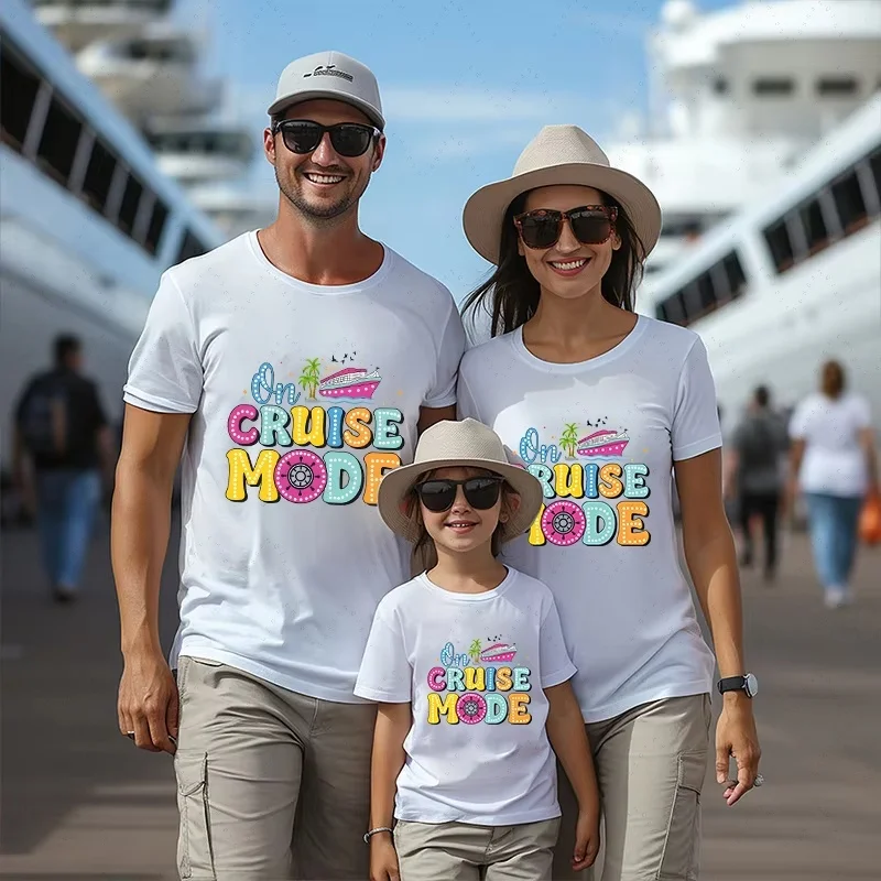 

2025 On Cruise Mode Tshirt Family Matching Party Shirt Cruise Squad Crew T-Shirts Personalized Girls Trip Tees Adult Child Tops