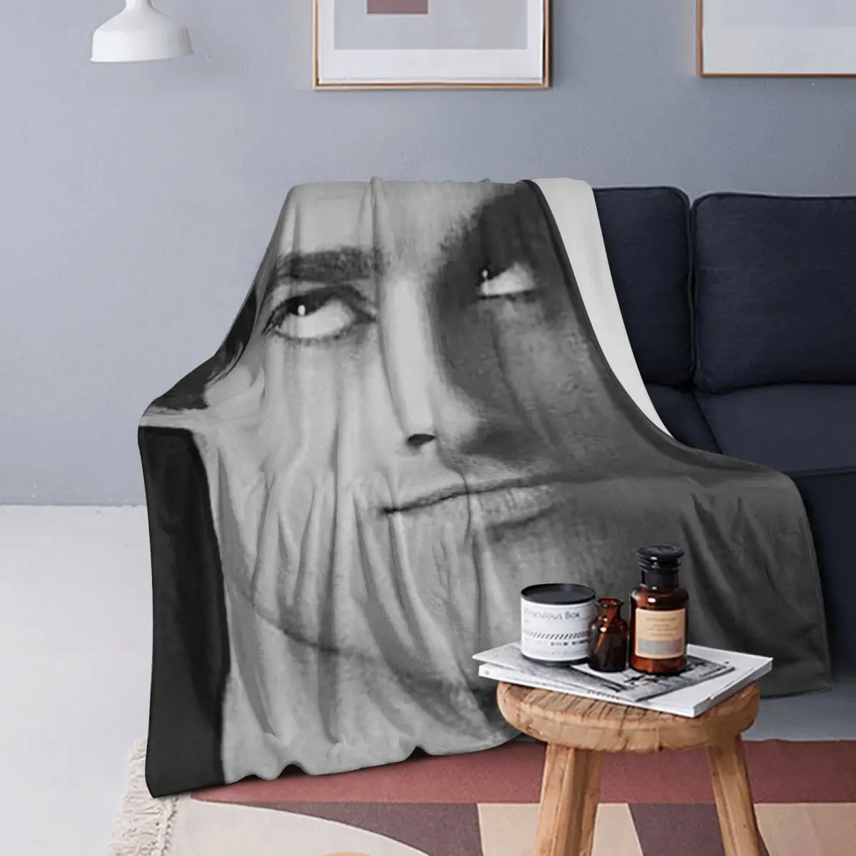 

Damon Salvatore The Vampire Diaries Blanket Soft Warm Flannel Throw Blanket Bedding for Bed Living room Picnic Travel Home Sofa