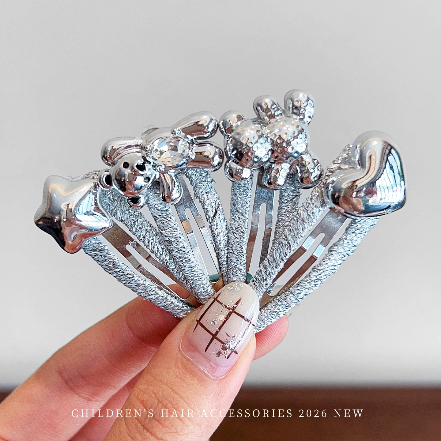 2 Stück/Set, niedliche Haarspangen mit Bären-, Herz- und Sternmotiven, silberfarbene Metall-BB-Haarspangen, Mädchen-Haarspangen, Kinder-Haarschmuck. – Detail 5