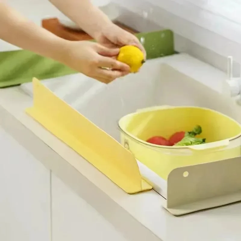 Sink Splash Guard with Suction Cups, Silicone Anti-Splashing Baffle for Kitchen and Bathroom, Keeps Countertops Dry