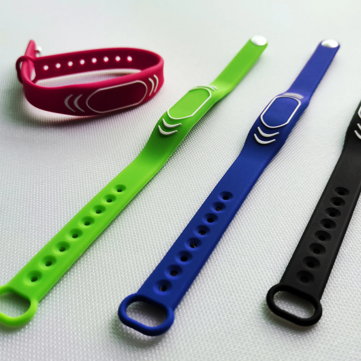 5 pcs Colorful 13.56MHZ F08 Chip ISO14443A Wristband With Waterproof and Skin-Friendly Silicone Material, Adjustable in size