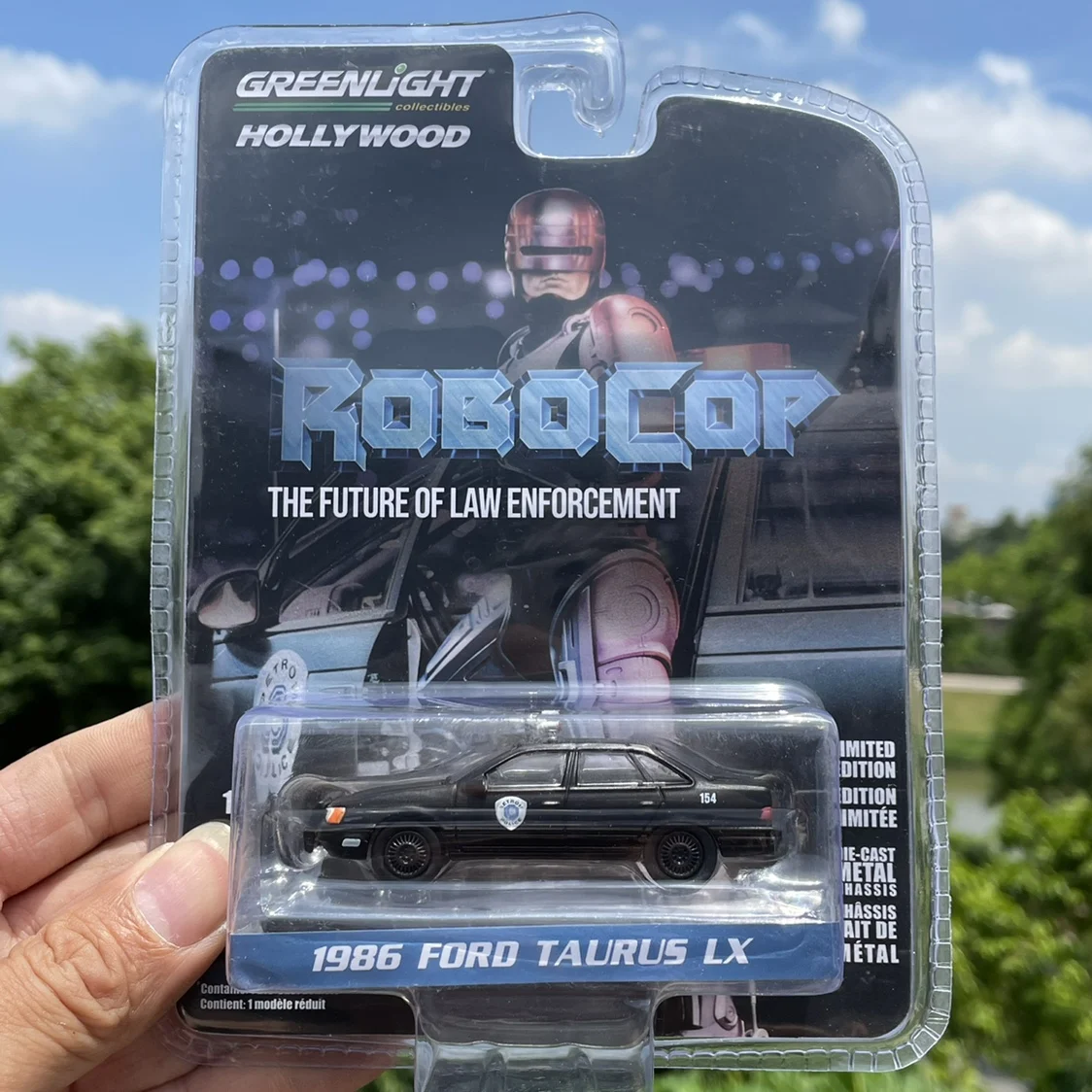 

Литой под давлением масштаб 1:64 Ford Taurus, модель автомобиля из сплава, Коллекционная игрушка, подарок, сувенир, украшение для дисплея