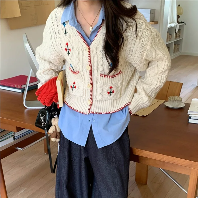 

Women's Long Sleeve V-Neck Knitted Cardigan Casual Embroidery Autumn 2025 New Arrival Sweater for Fashionable Ladies