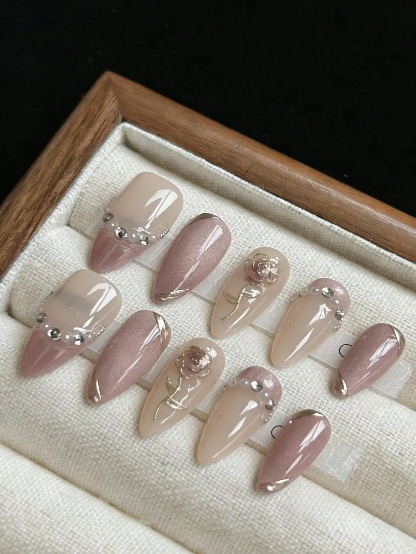 10pcs Handmade Luxury Romantic Rose Foil Nail Stickers, Elegant Atmosphere, High-End Quality, Removable & Reusable
