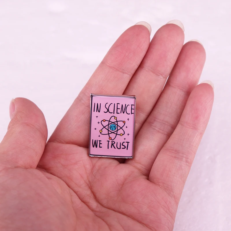 في العلوم نحن نثق المينا دبوس الملحد الدوامة الذرية الإلحاد رمز بروش شارة معدنية مجوهرات هدايا