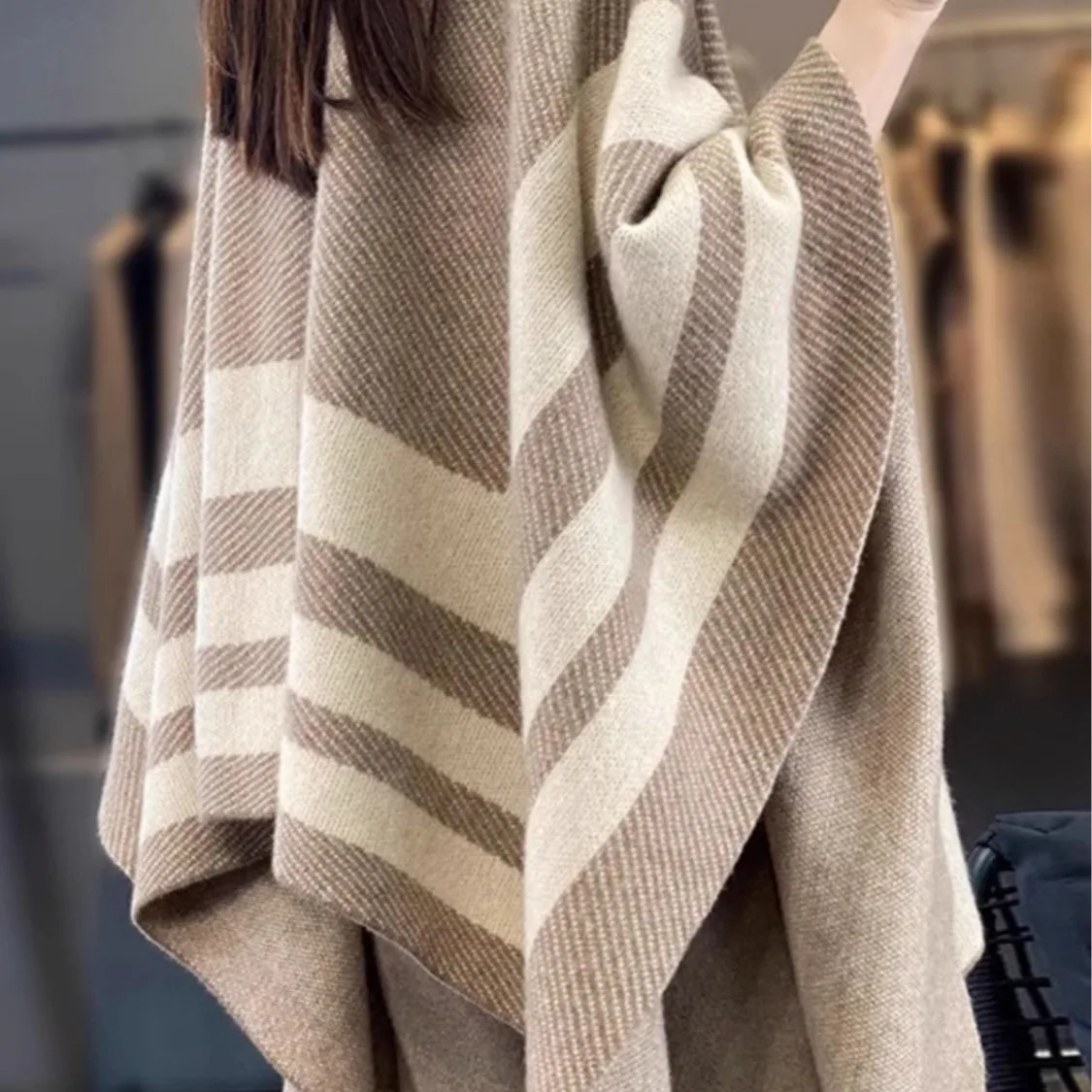 

2026 New Retro Cloak Maillard Outer Cloak Color blocked Atmosphere Knitted Warm Shawl cardigan