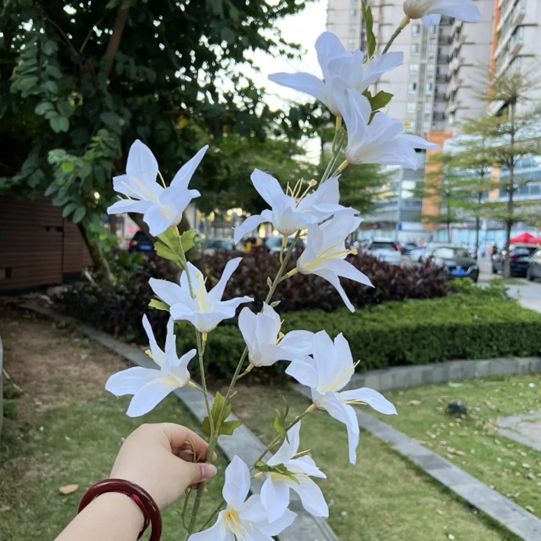 Composizione floreale del percorso nuziale bianco e verde, produttore di prodotti finiti, fiori finti rosa di ortensia a coda di rondine all'ingrosso