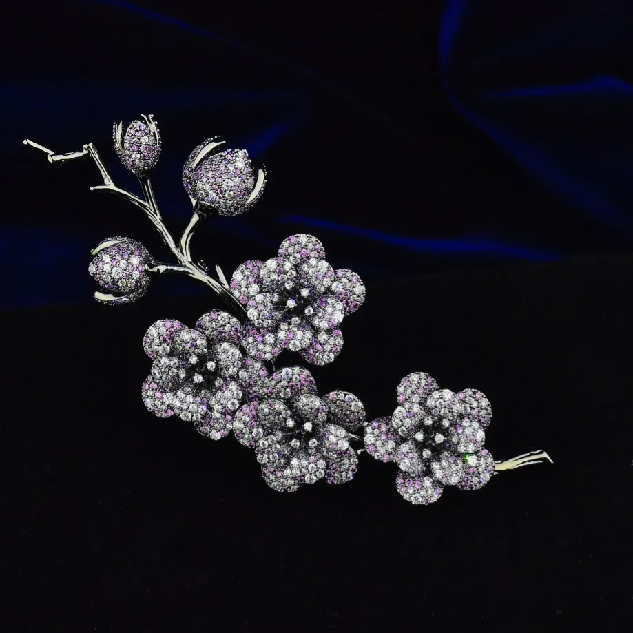 

Super Beautiful French Retro Plum Blossom Branch Brooch for Women Luxurious Micro Inlaid Zircon Corsage Suit Jacket Accessories