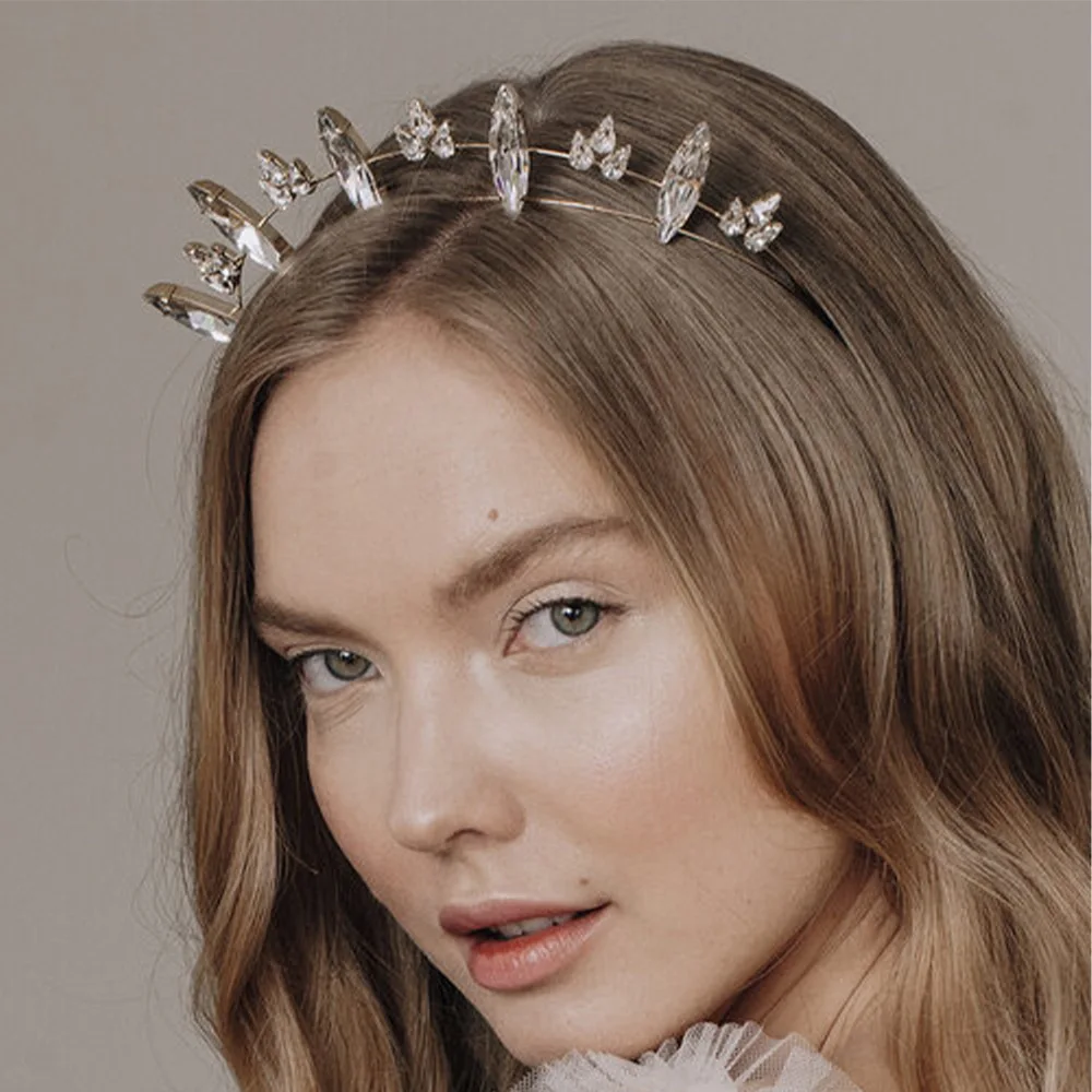 

Minimalist Wedding Headbands Sparkly Rhinestone Tiaras and Crowns Gold/Silver Color Alloy Hairbands Fashion Princess Diadem