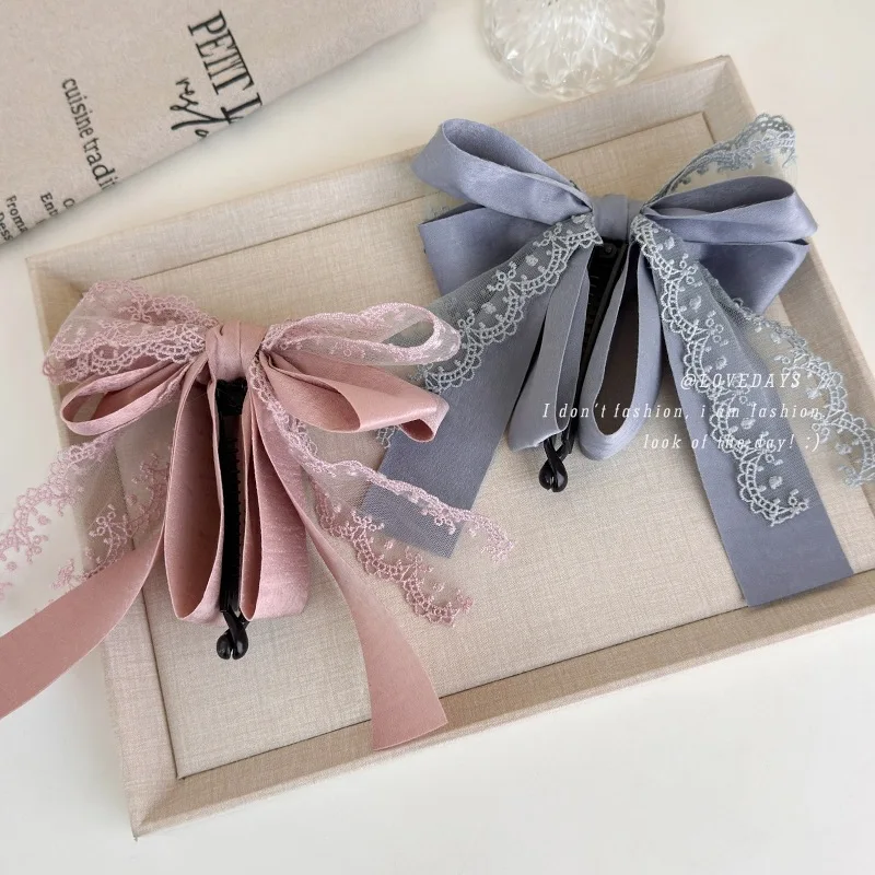 

Заколка-банан с двойным кружевным бантом, 1 шт., новинка 2026 года, весна-лето, премиум-класс, вертикальная заколка для волос, для женщин, для хвоста, элегантная, шикарная