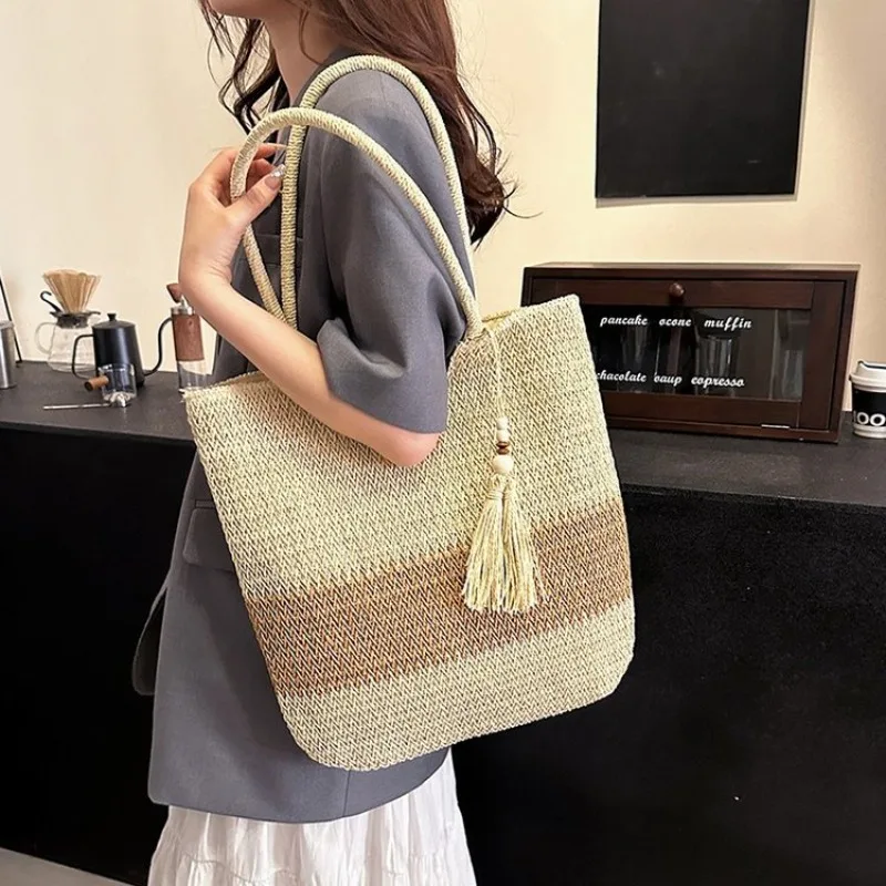 

Classic High-End Luxury Fashionable Bag For Women Featuring Letter Logo Leather And Vintage Style