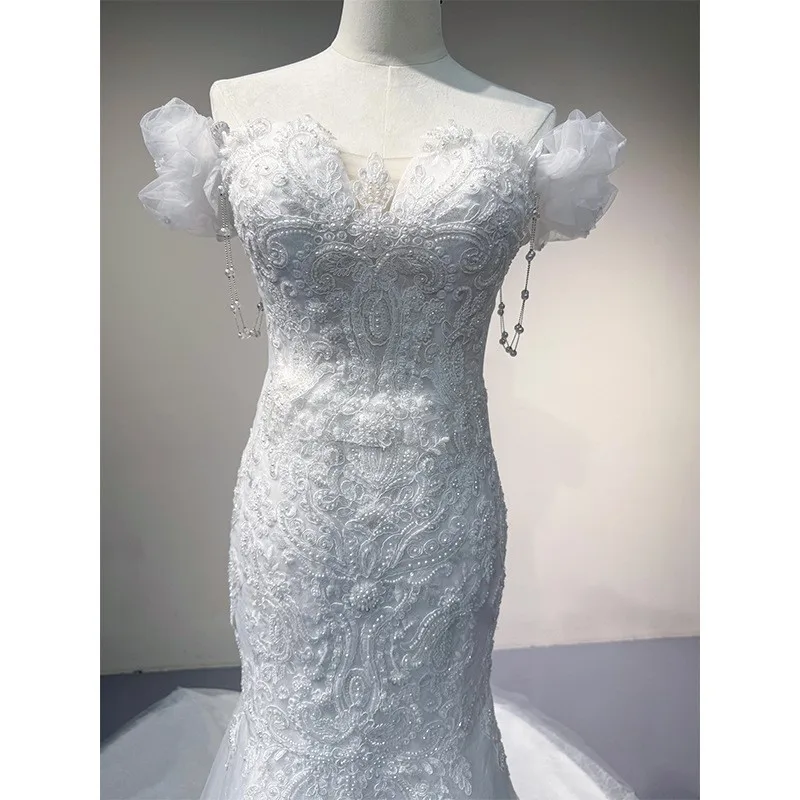 A new luxurious and heavy-duty fishtail chiffon dress with one-shoulder knot main fabric trailing lace