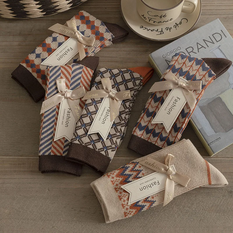 

1 пара носков кофейного цвета на осень-зиму, женские изоляционные носки средней длины в стиле ретро, корейская версия, носки высокой длины