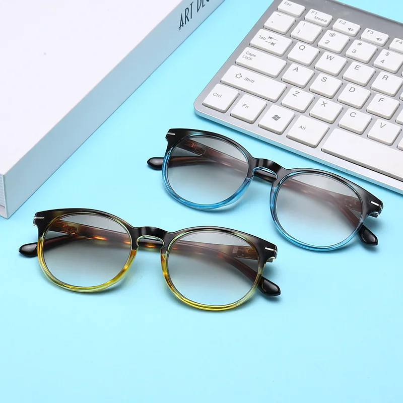 Women Round Frame Reading Glasses Male Fashion Presbyopia Farsightedness Glasses Gradient Brown Reading Eyeglasses UV Resistance