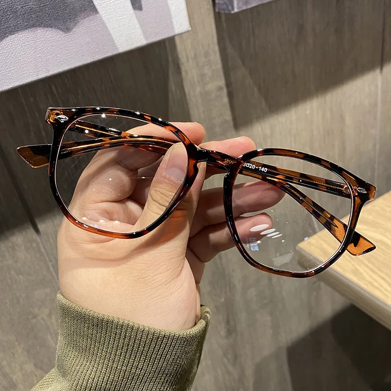1 szt. Damskie okulary retro z dużymi oprawkami, prosty i lekki model z przezroczystymi szkłami, idealne na lato i jesień, akcesoria podróżne i szkolne.