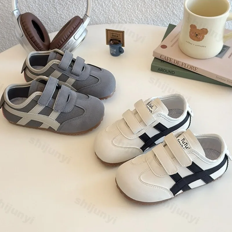 

Модные трендовые повседневные спортивные одиночные туфли для детей, осень 202, новые кроссовки на мягкой подошве для мальчиков, удобные низкие нескользящие кроссовки на плоской подошве