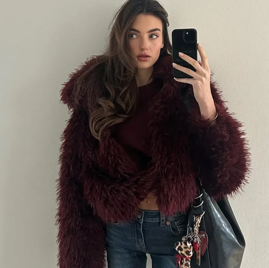 KONDALA Elegancka damska kurtka z futra, sztuczne futro, bordowa, luźna kurtka-płaszcz, nowa kolekcja 2025, moda jesień-zima, romantyczny płaszcz z futra w stylu high street.