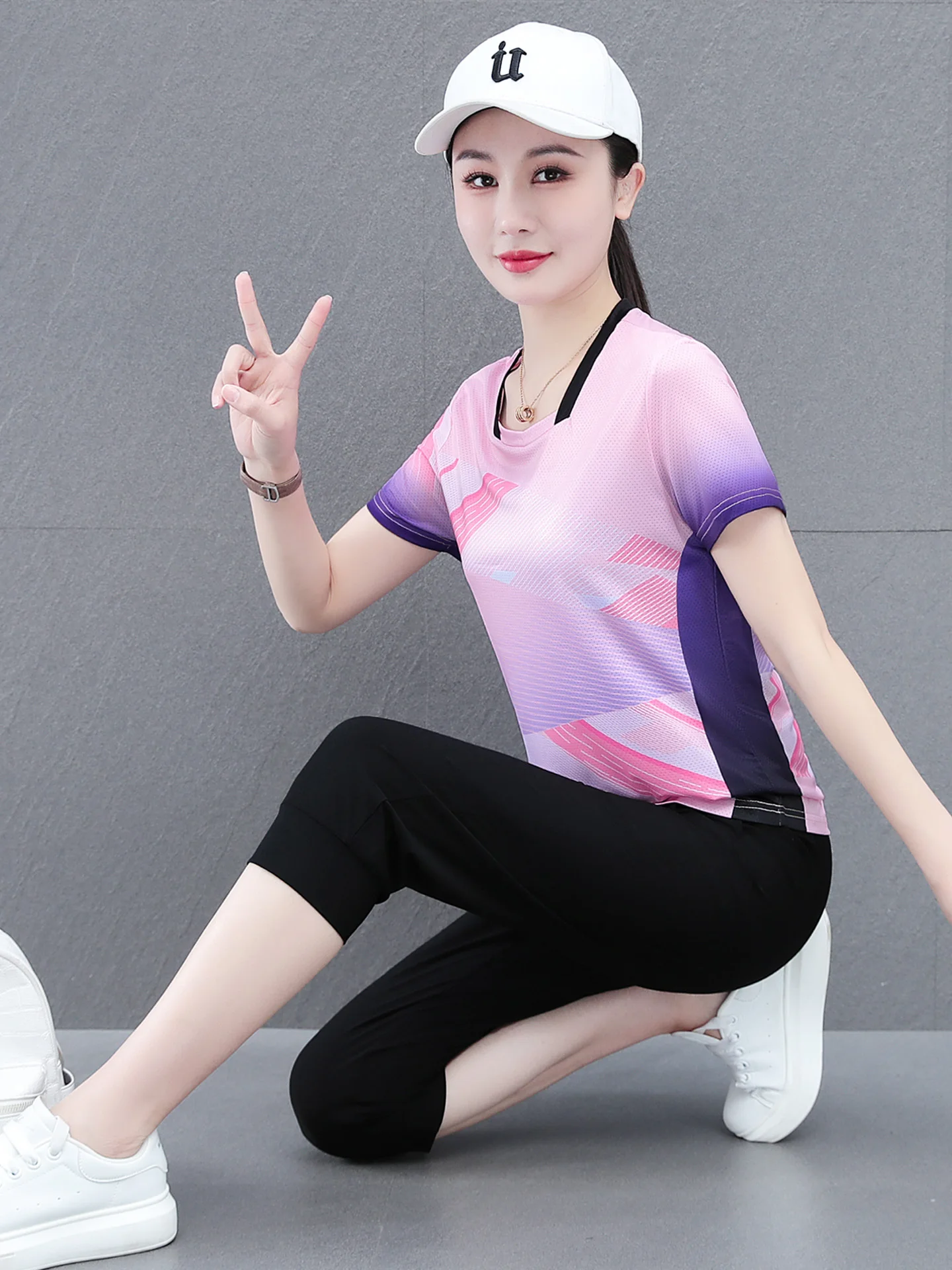 クイドライフィットスポーツスカートツーピースセット女性用サマールーズフィットラウンドネックスポーツウェアカジュアルアウトフィット