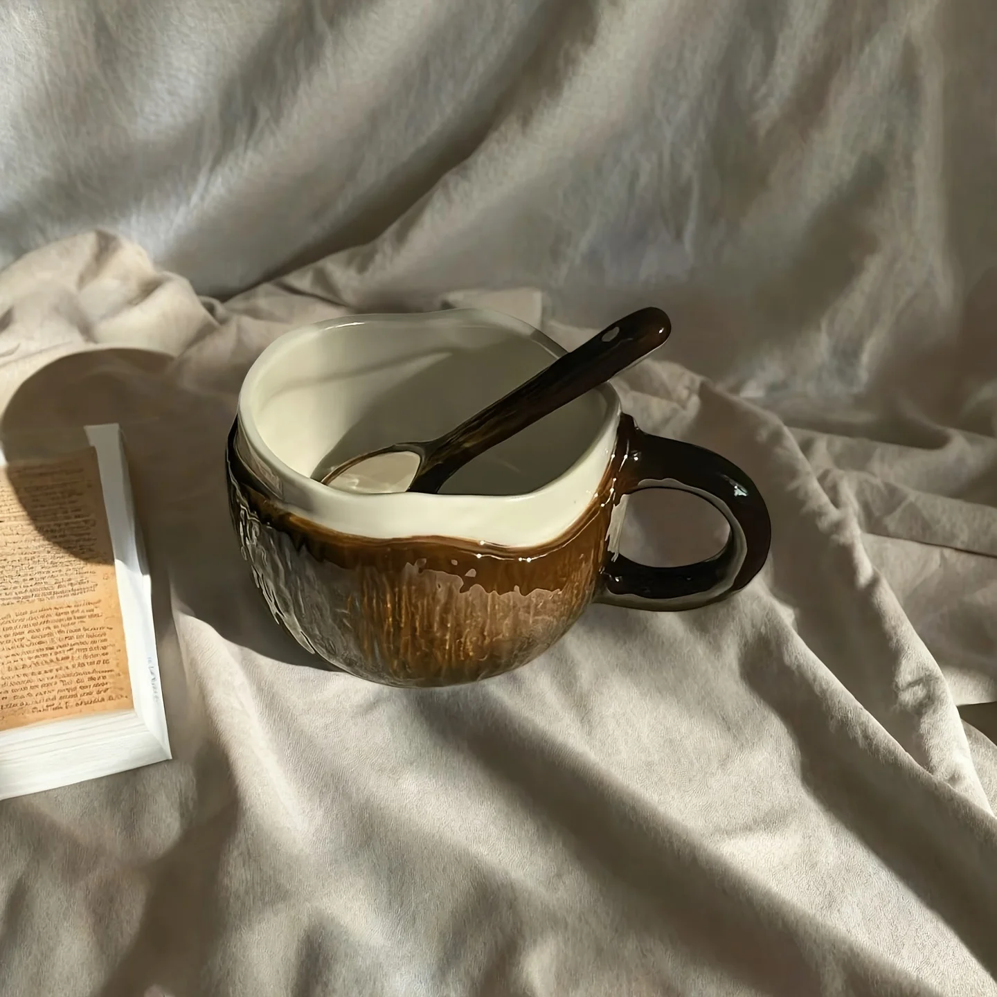 Ceramic Coconut Shell Coffee Mug with Spoon, Novelty Tropical Coconut-Shaped Mug for Afternoon Tea, Yogurt And Fruit