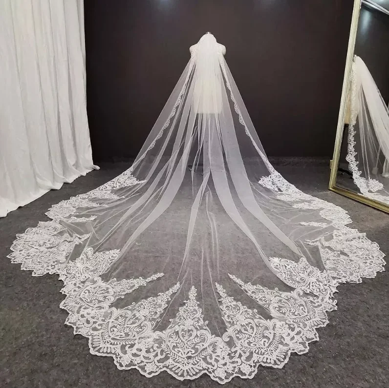 

Wedding Veils Lace Appliqued Oner Layer 3 meter Custom Made Applique Race Feather Pearl Veils with Comb Bride Bridal Accessories