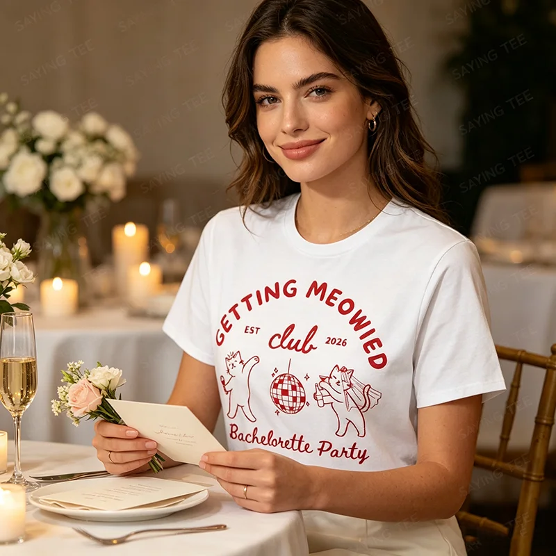 Getting Meowied Club Est 2026 Lustiges Katzen-T-Shirt für Junggesellinnenabschiede, Y2k-Humor, Katzen-Thema, Geschenke für Braut und Brautjungfern – Detail 3