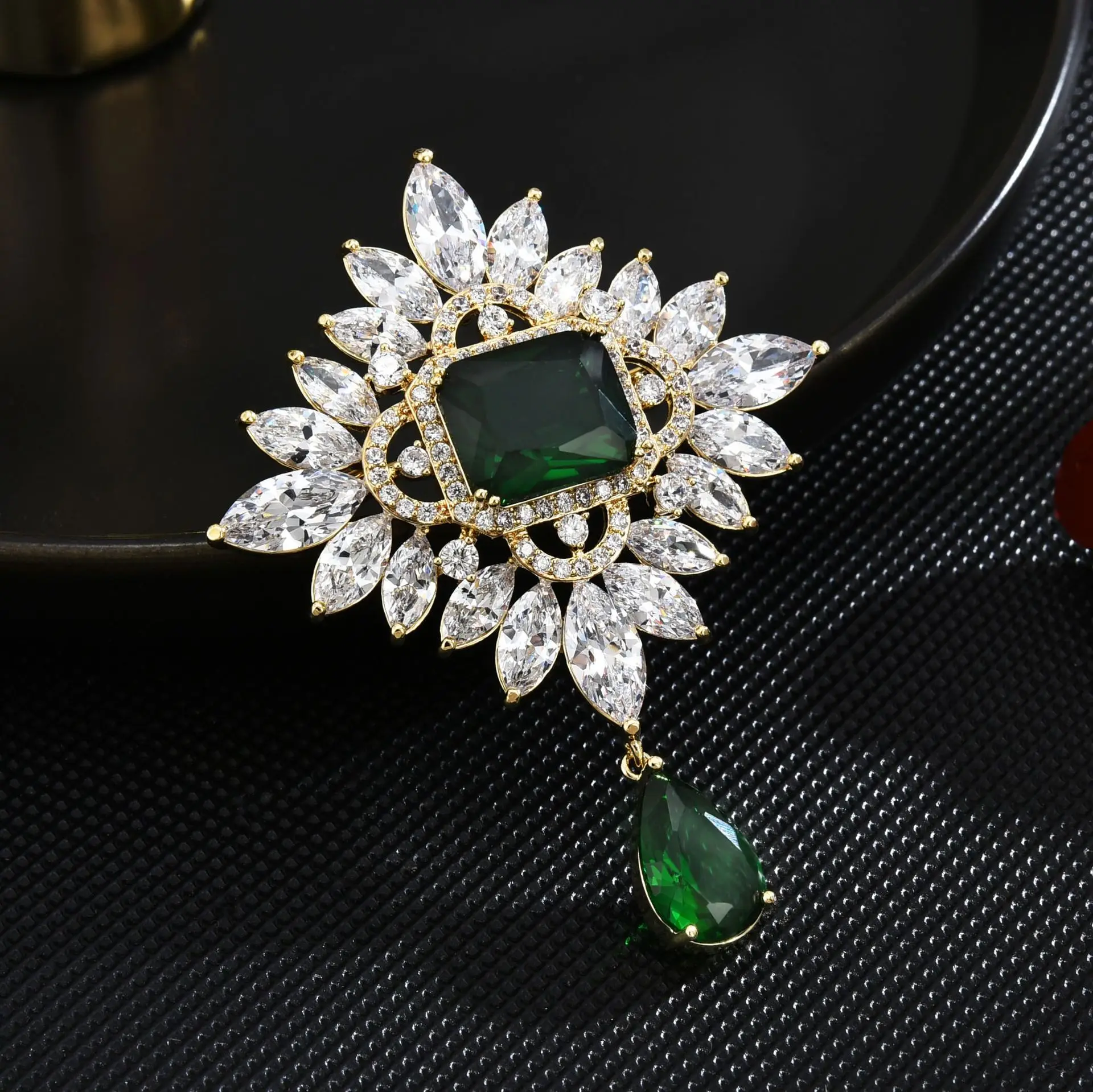 Chinese Traditional Court Vintage Luxury Emerald Green Zircon Brooch Auspicious Lucky Fortune Teardrop Tassel Pin For Women Gift