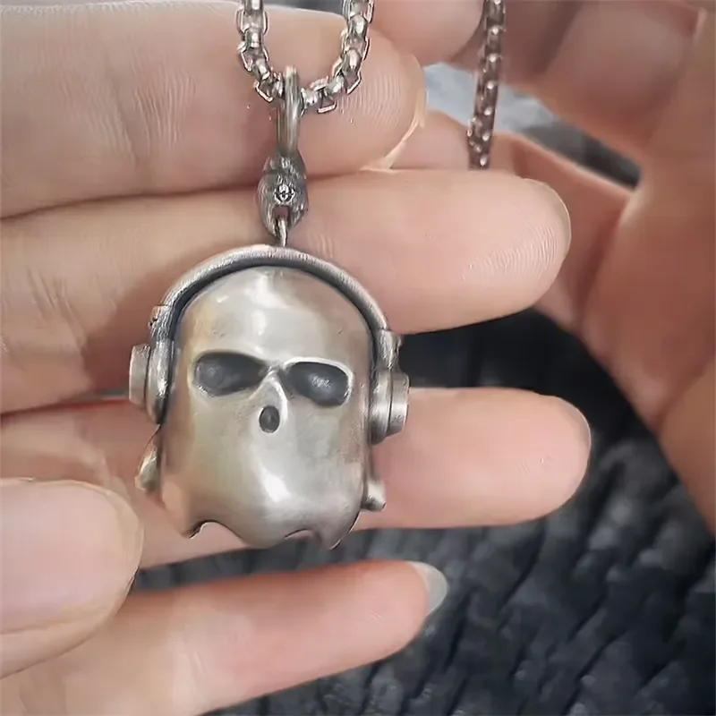 Fun and Cute Style Silver Color Skull Ghosts Who Wear Headphones and Enjoy Listening To Music Necklace Men Hip Hop Band Necklace