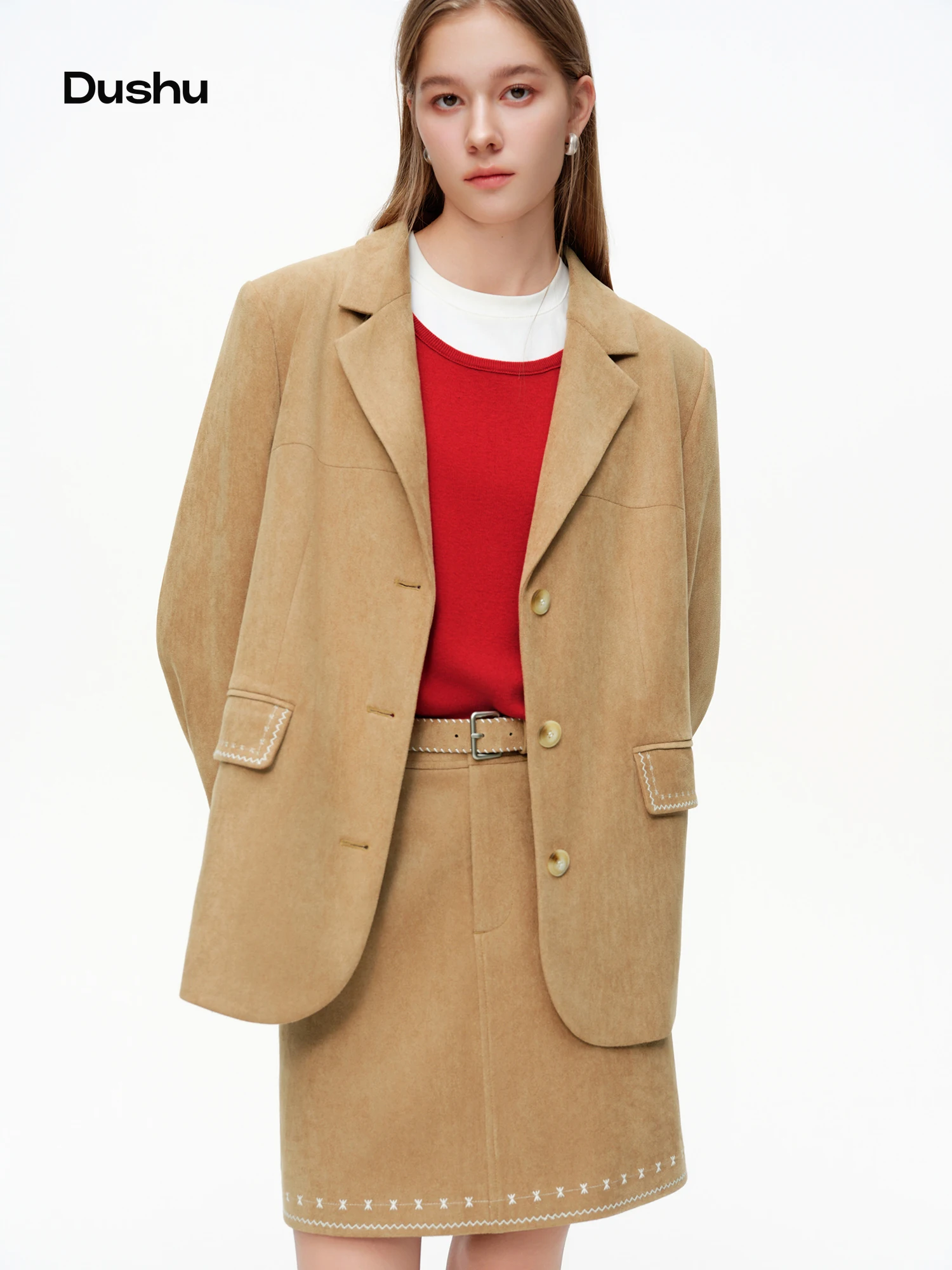 

DUSHU 【Карамельный хаки】Замшевый костюм, весна 2026, Новое поступление, стильная юбка, комплект из двух предметов, костюмы, пальто с юбкой с высокой талией, комплект