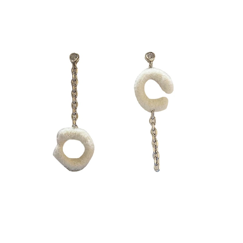 

Brown Plush Asymmetrical Tassel Earrings High-end Temperament Unique Earrings