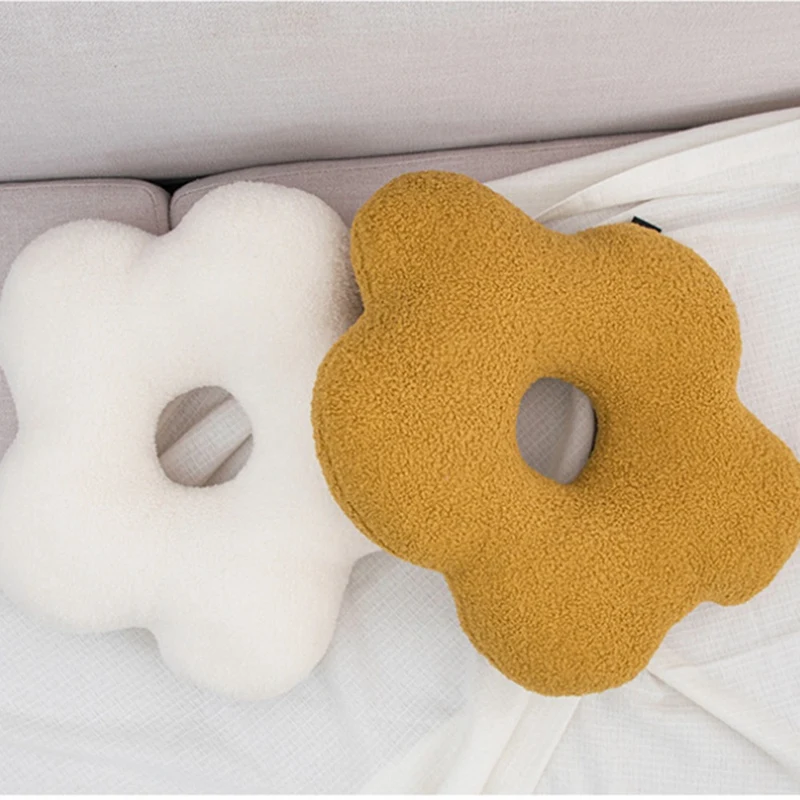 Small Daisy Shaped Pillow Nordic Wind Pillow Plush Sofa Living Room Bedside Cushion Bay Window Pillow