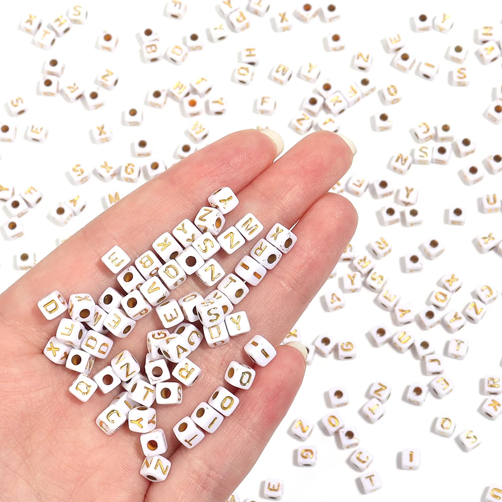 100 sztuk A-Z akrylowe kwadratowe koraliki z literami 4.5mm złoty kolor luźny koralik dystansowy dla DIY bransoletka naszyjnik akcesoria do wyrobu biżuterii