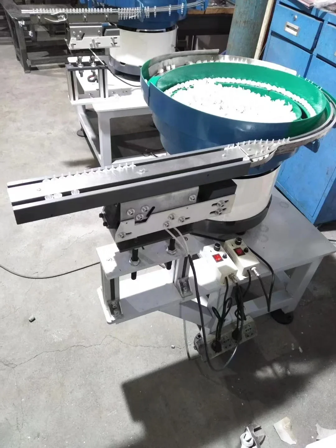 Handgemaakte lade trillingen plaat voering feeder controller trilkom feeder aangepast