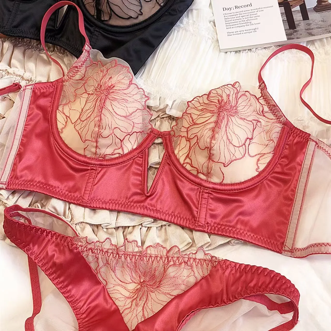 

Новинка 2025, сексуальное мягкое стальное кольцо с вышивкой, тонкая чашка, нижнее белье, большой шпаргал, утягивающий бюстгальтер пуш-ап, регулируемый комплект с бюстгальтером