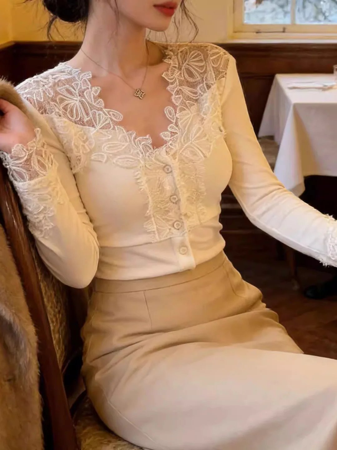 

Женский осенне-зимний топ Pure Desire: сладкий и пикантный, с кружевными вставками, ажурный, приталенный, удлиняющий фигуру