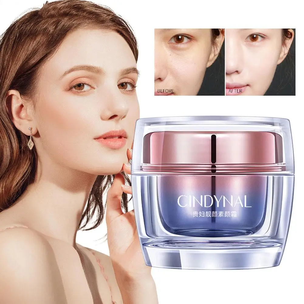 Nawilżający i uzupełniający naturalny kremowy korektor Up Cosmetics do makijażu, krem do makijażu twarzy, baza pod makijaż, kosmetyki upiększające.