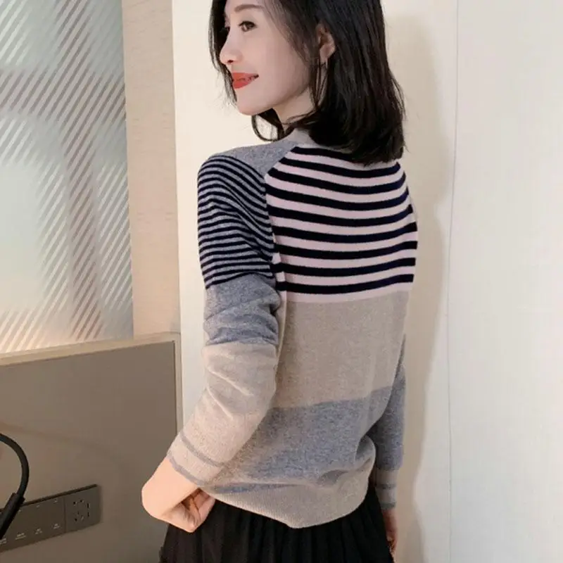 Women Autumn Korean Fashion Patchwork Striped Loose V-neck Long Sleeve Knitwear Ladies Casual All-match Knitting Cardigan Tops